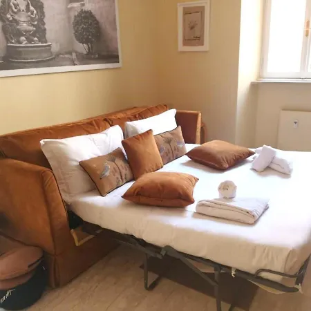 Bernini Stay, Next To Trevi Fountain Rom